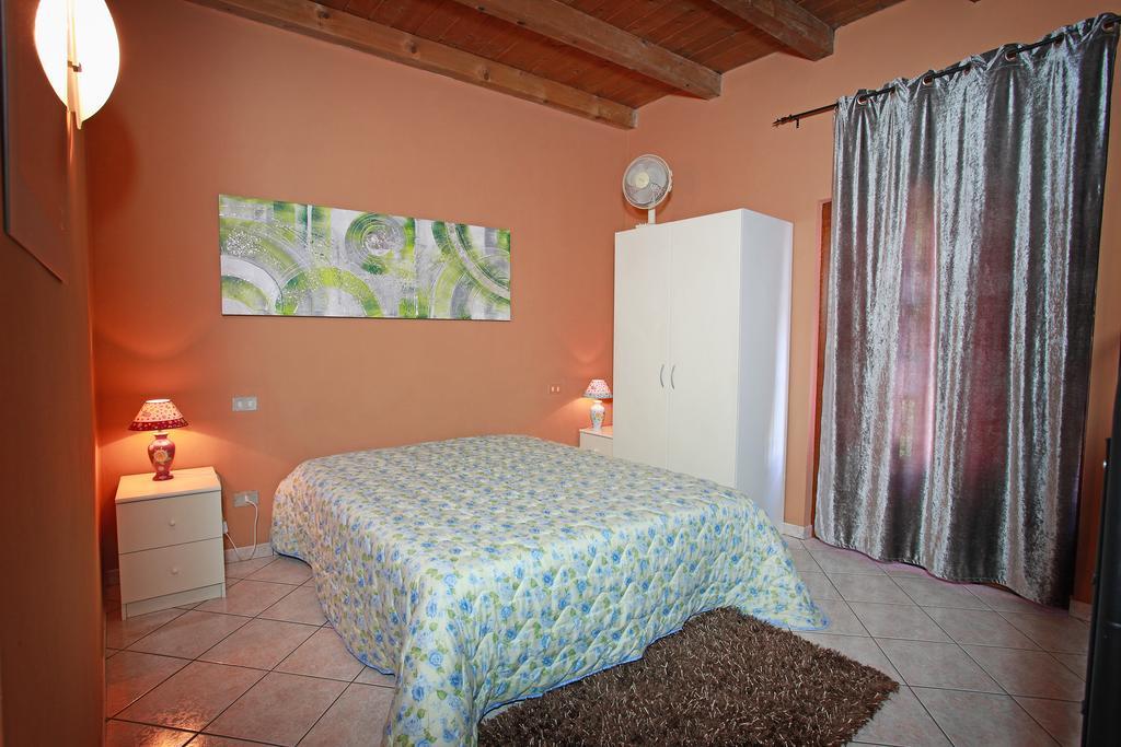 Villa Agriturismo Licensi Del Bresa Monzambano Zimmer foto
