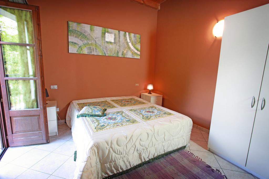 Villa Agriturismo Licensi Del Bresa Monzambano Zimmer foto